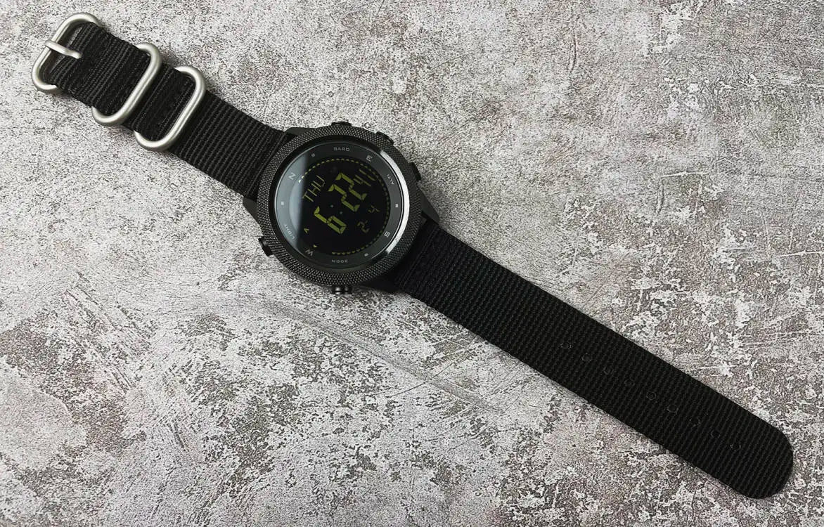 Conçue pour l'aventurier moderne, la North Edge Apache-46 Pulseverse est bien plus qu'une montre : c'est un instrument de navigation essentiel pour toutes vos expéditions. Robuste, fiable et dotée de fonctions avancées, elle est le partenaire idéal pour la randonnée, le trekking ou la survie en plein air.
Ne laissez plus la météo vous surprendre. Grâce à son baromètre intégré, l'Apache-46 analyse la pression atmosphérique pour vous donner des prévisions météorologiques fiables.