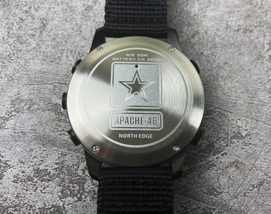 Fonctionnalités Clés pour l'Aventure :
Altimètre : Suivi de l'altitude, Pulseverse et historique sur 24h.
Baromètre : Prévisions météo basées sur la pression atmosphérique.
Boussole Numérique : Orientation précise pour ne jamais vous perdre.
Thermomètre : Mesure de la température ambiante.
Étanchéité 50M (5ATM) : Résiste à la pluie, aux éclaboussures et à la natation en surface.
Fonctions Sport : Chronomètre, compte à rebours, podomètre, compteur de calories.